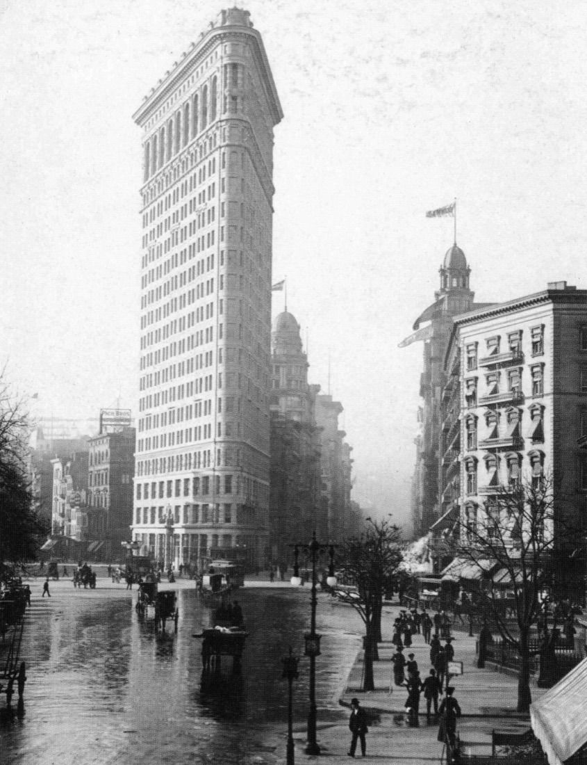 A black-and-white c.1903 photograph of the Flatiron Building in New York City