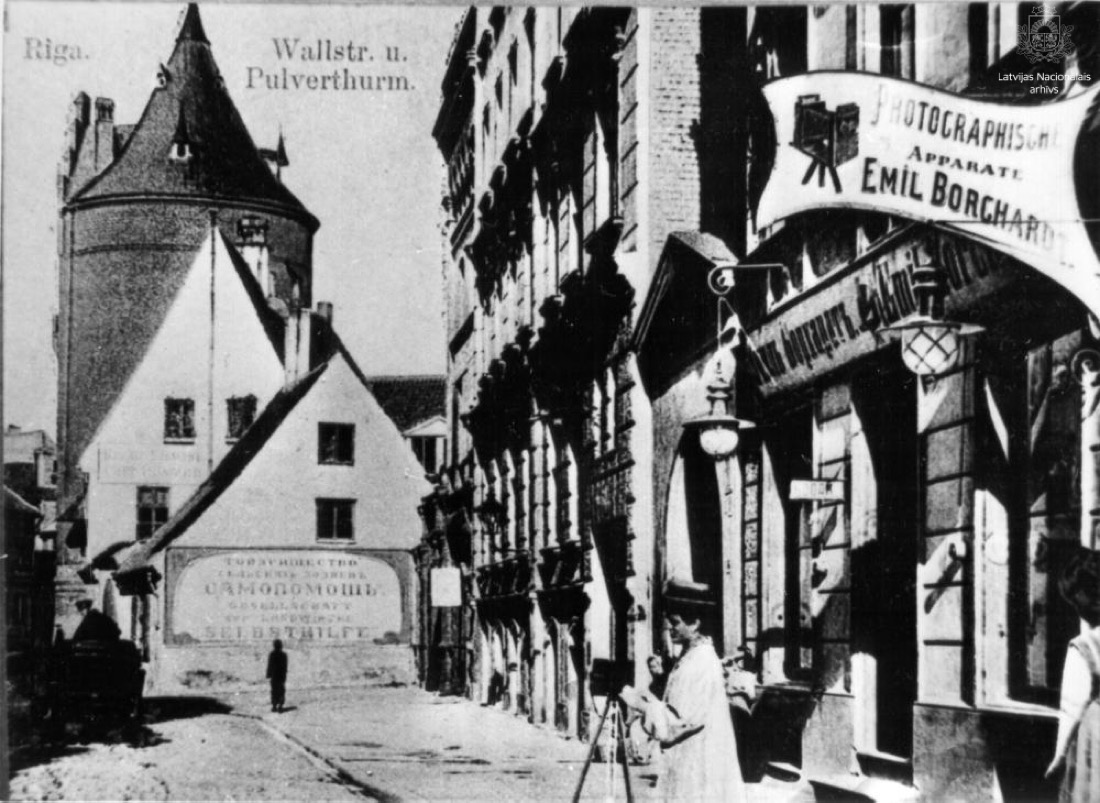 A black-and-white photograph of Vaļņu iela in Riga around 1900